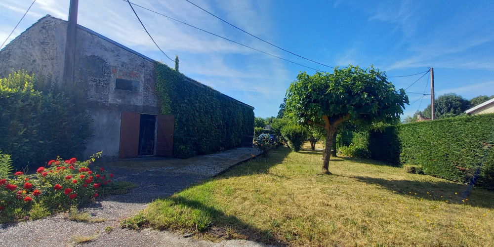 maison à BERSON (33390)