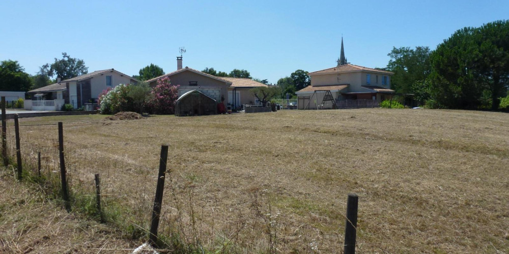 terrain à GENISSAC (33420)