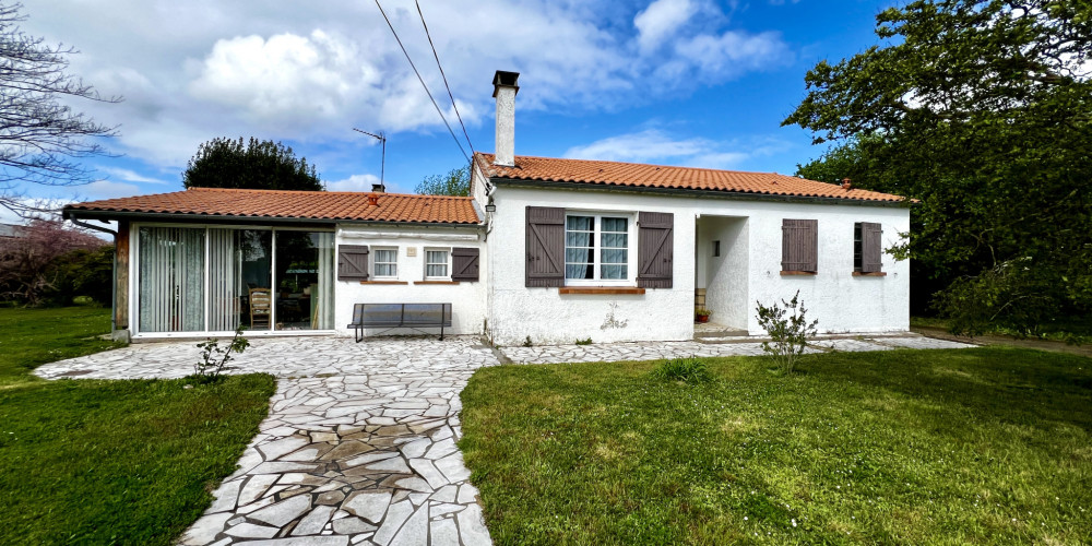 maison à VAYRES (33870)