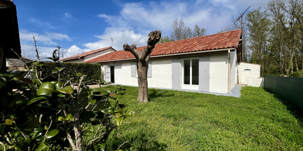 maison à LES EGLISOTTES ET CHALAURES (33230)