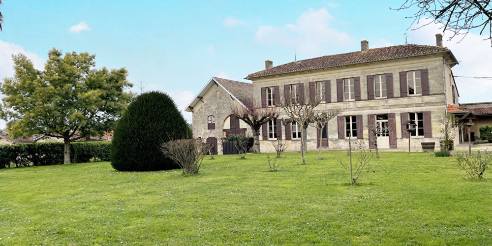 maison à BOURG (33710)