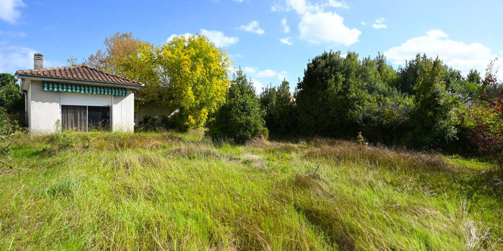 terrain à LE BOUSCAT (33110)