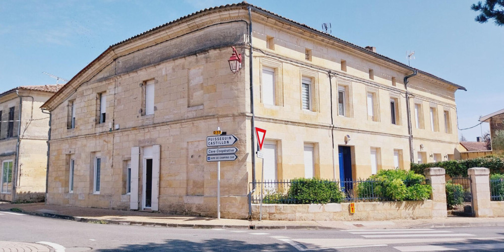 immeuble à LUSSAC (33570)