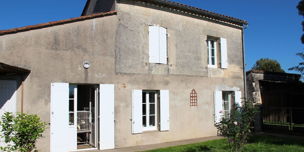 maison à TAURIAC (33710)