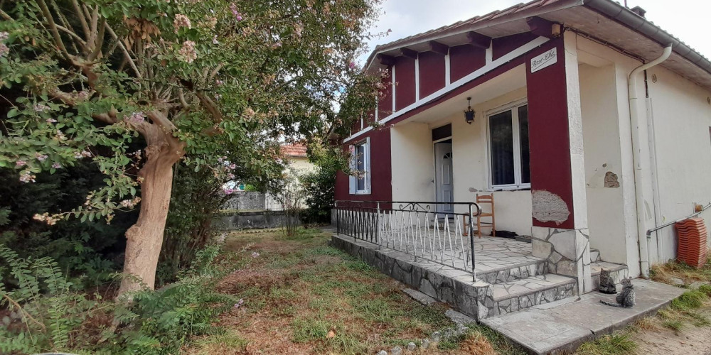 maison à LES EGLISOTTES ET CHALAURES (33230)