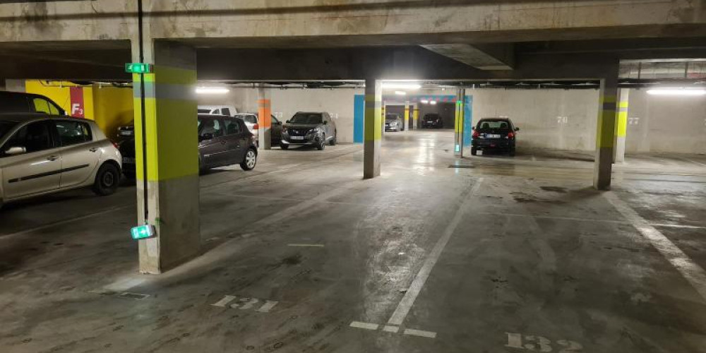 parking à BORDEAUX (33800)