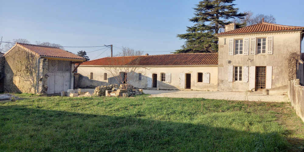 maison à ST SEURIN DE CURSAC (33390)