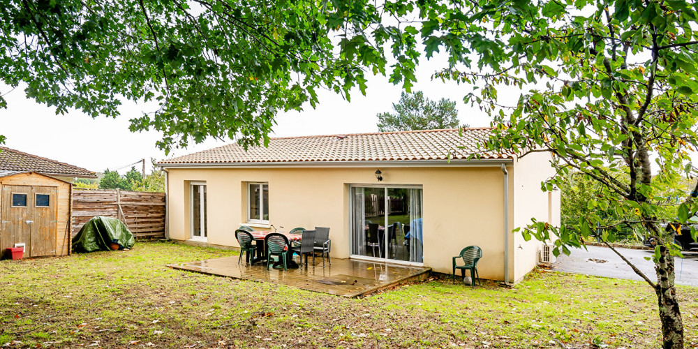 maison à BOURG (33710)