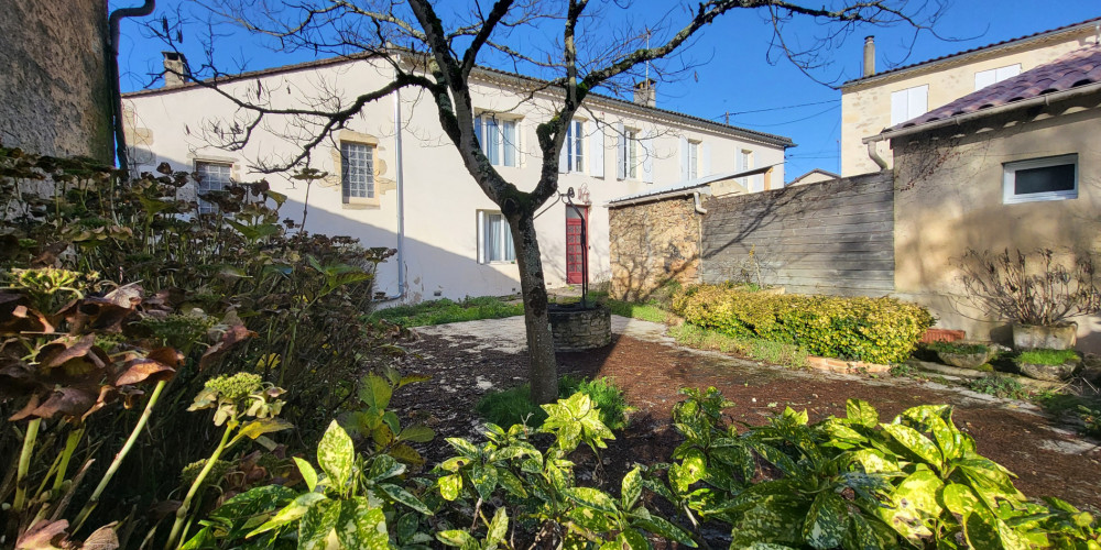 maison à ST PIERRE D AURILLAC (33490)