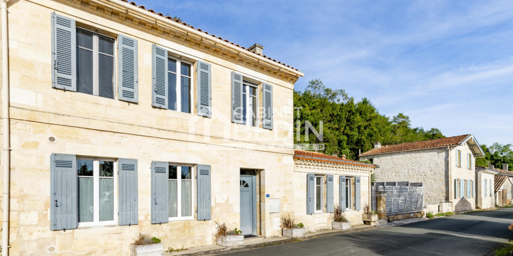 maison à BOURG (33710)