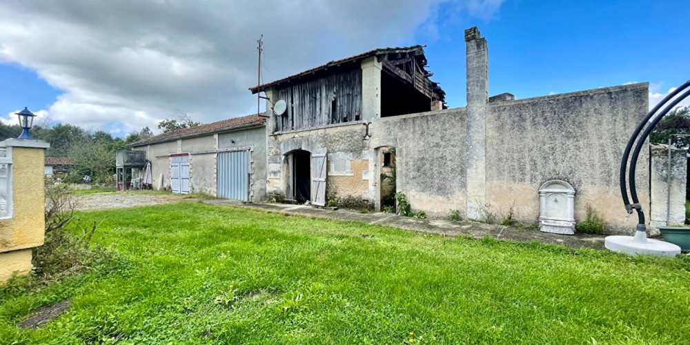 maison à DONNEZAC (33860)