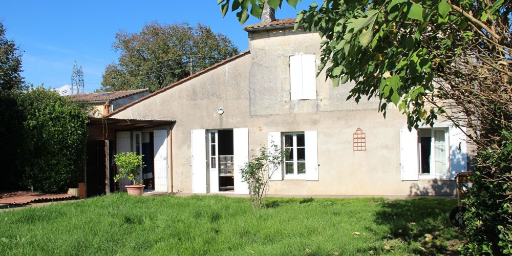 maison à TAURIAC (33710)