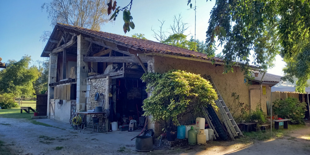 maison à DONNEZAC (33860)