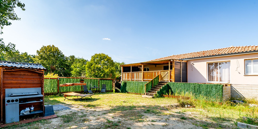 maison à ST SAVIN (33920)