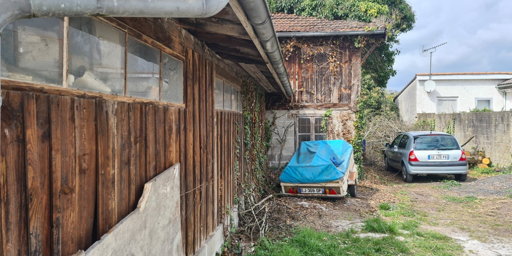 parking à ST MEDARD EN JALLES (33160)