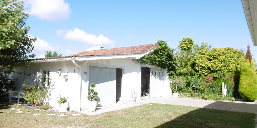 maison à AMBARES ET LAGRAVE (33440)