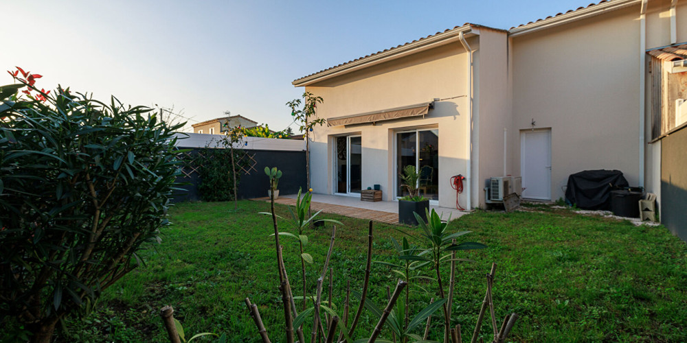 maison à VAYRES (33870)