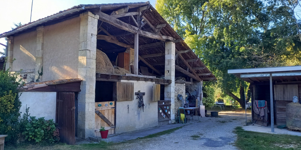 maison à DONNEZAC (33860)