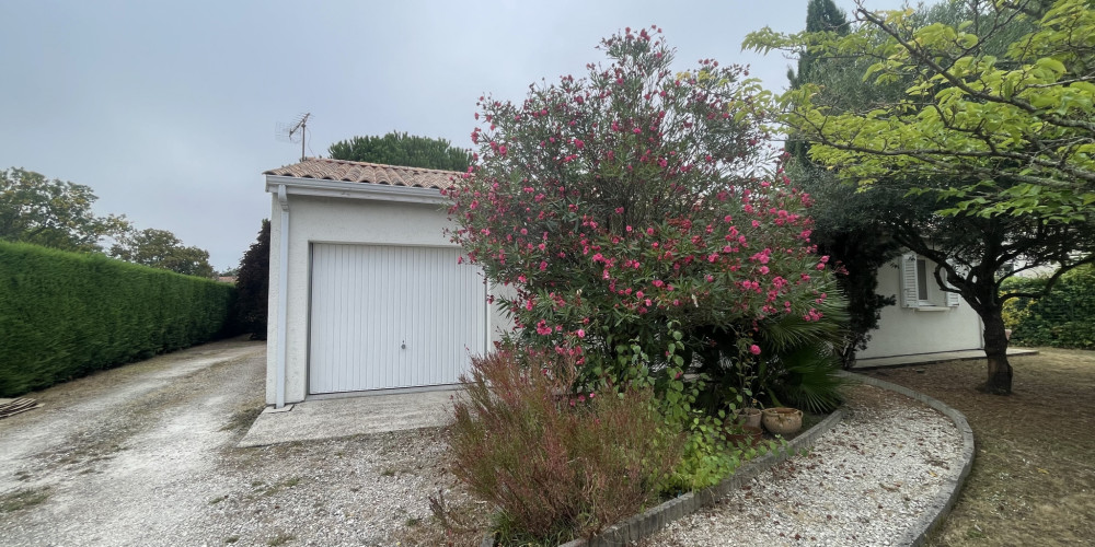 maison à VAYRES (33870)