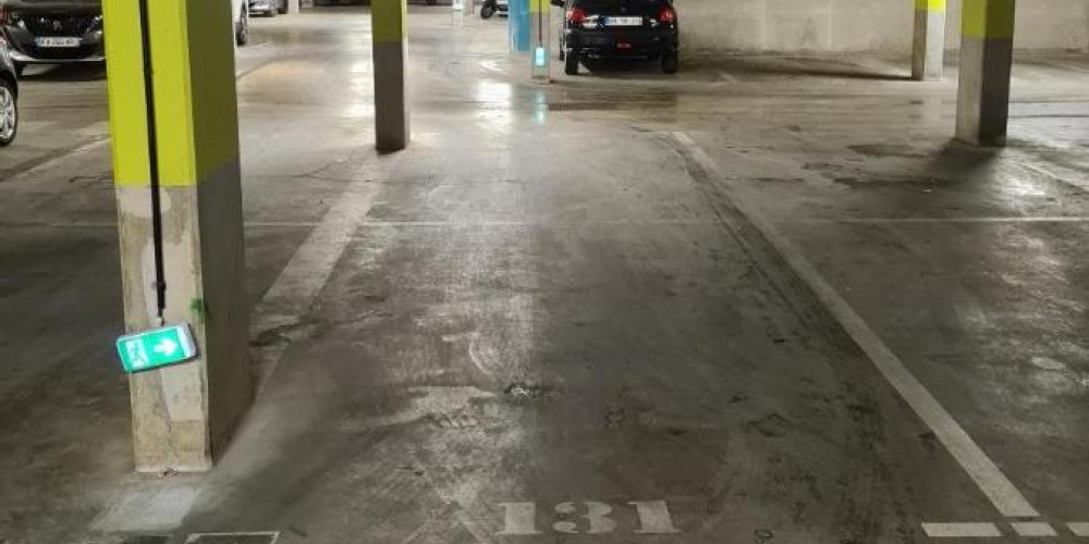 parking à BORDEAUX (33800)