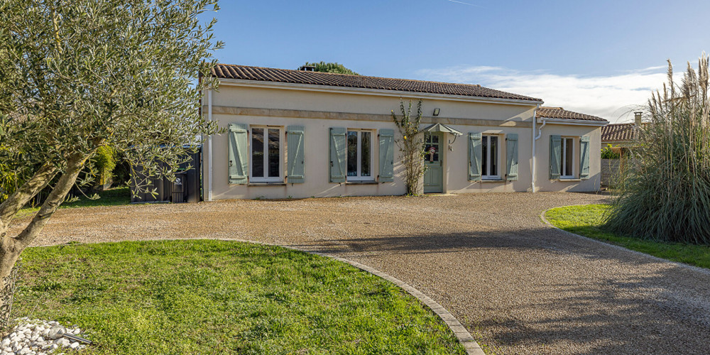 maison à VAYRES (33870)