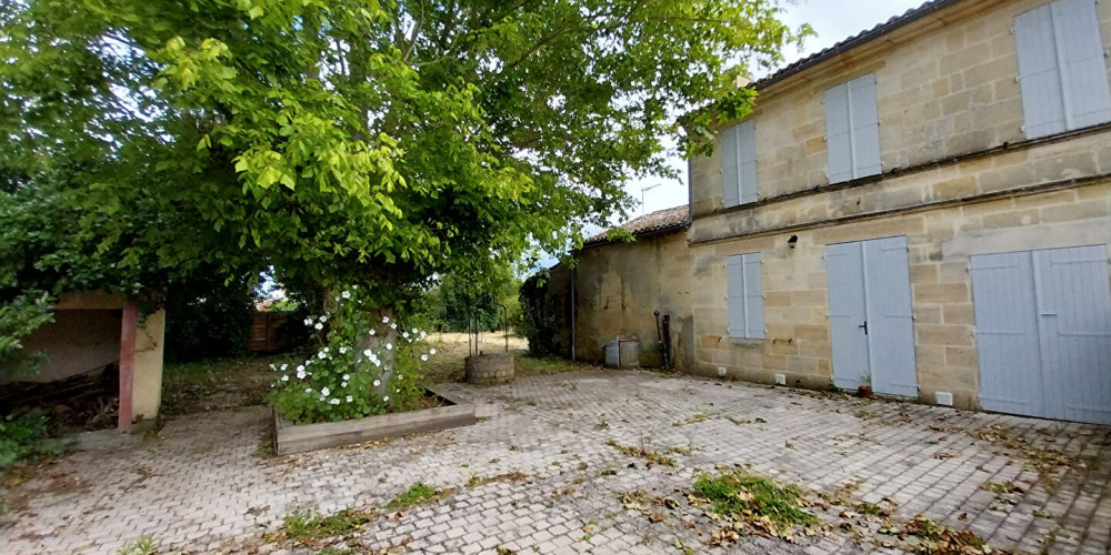 maison à VAYRES (33870)