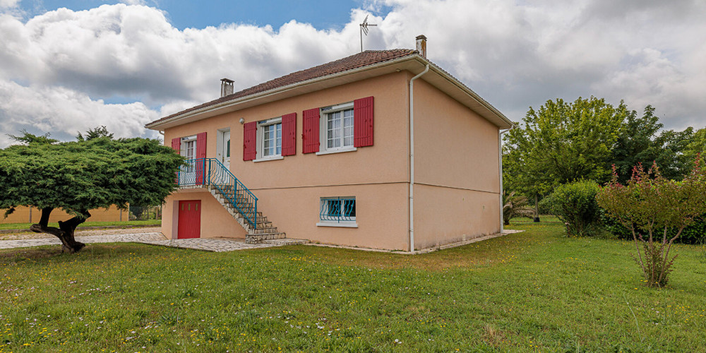 maison à ST SEURIN SUR L ISLE (33660)