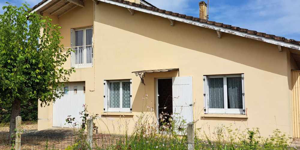 maison à VAYRES (33870)