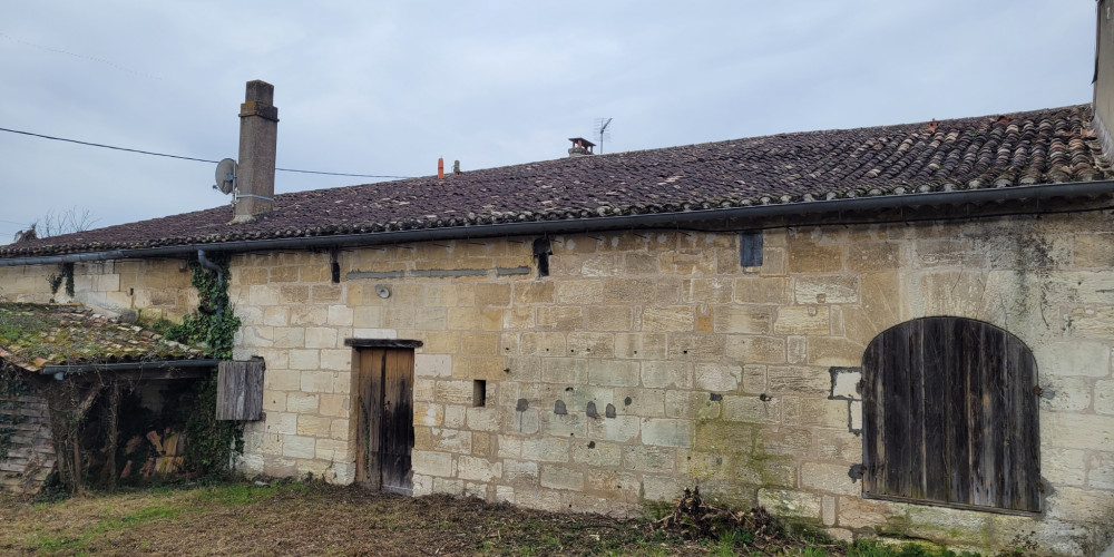 maison à VAYRES (33870)